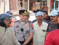 Polisi Bersama Masyarakat : Kapolresta Sumenep Blusukan di Pasar Anom Serap Aspirasi dan Perkuat Kamtibmas