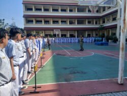 Siapkan Generasi Emas 2045, Babinsa Jebres Gempa Pelatihan Disiplin dan Karakter Siswa SMPN 16