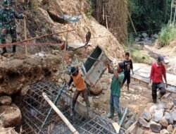 Pembangunan Jembatan Perintis Garuda Tahap VII di Kodim Ponorogo Terus Berproses