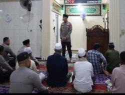 Kapolres Pelabuhan Tanjung Priok Pimpin Salat Subuh Berjamaah di Muara Angke, Ajak Masyarakat Jaga Kerukunan dan Kamtibmas