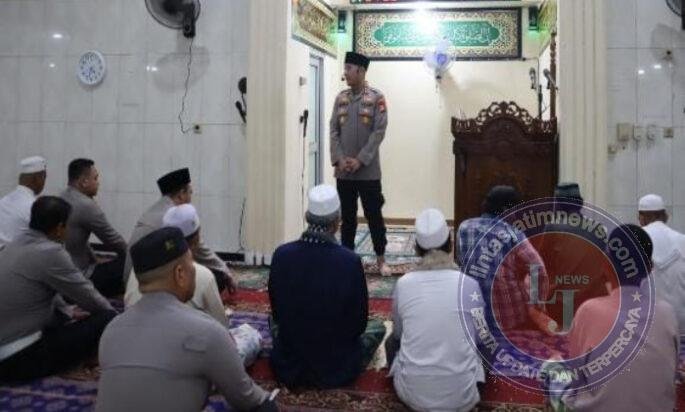 Kapolres Pelabuhan Tanjung Priok Pimpin Salat Subuh Berjamaah di Muara Angke, Ajak Masyarakat Jaga Kerukunan dan Kamtibmas