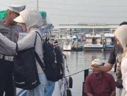 Polres Pelabuhan Tanjung Priok Perketat Pengamanan Wisatawan di Dermaga Kali Adem.