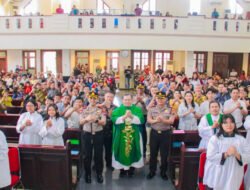 Minggu Kasih Kapolri, Kapolres Pasuruan Pererat Silaturahmi dengan Jemaat Gereja Santa Theresia Pandaan