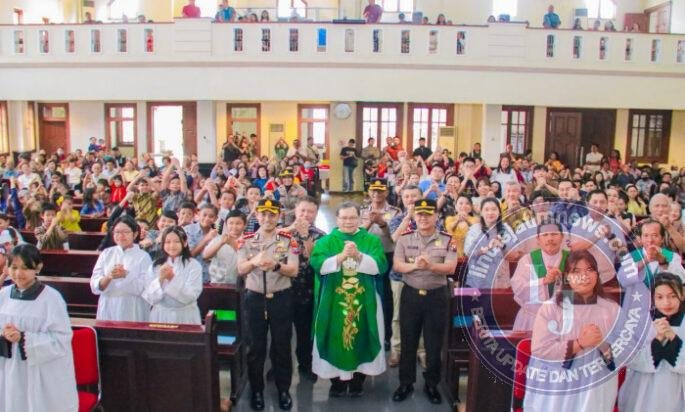 Minggu Kasih Kapolri, Kapolres Pasuruan Pererat Silaturahmi dengan Jemaat Gereja Santa Theresia Pandaan