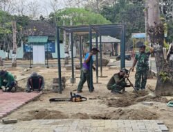 Ciptakan Lingkungan Rapi, Personel Kodim 0801/Pacitan Gotong Royong Pasang Paving Block