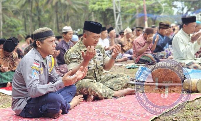 TNI-Polri Amankan Sholat Istisqa di Ngulungkulon Trenggalek