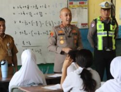 Kapolres Pelabuhan Tanjung Priok Turun Langsung Atur Lalu Lintas Muara Angke dan Berikan Motivasi Pendidikan kepada Siswa SMPN 261