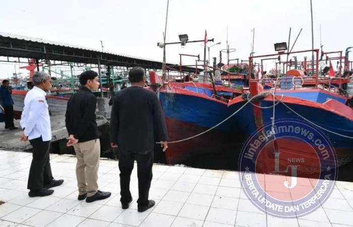 Wakil Presiden Tinjau Langsung Pendangkalan Sungai di Cilacap