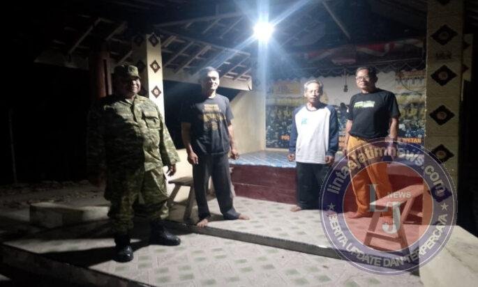 Patroli Malam, TNI Di Wuryantoro Juga Dijadikan Sarana Komsos Dengan Warga
