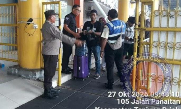 Polres Pelabuhan Tanjung Priok Laksanakan, Pelayanan Dan Pengamanan Embarkasi KM Kelimutu Tujuan Pontianak