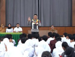 Polisi Jogo Sekolah : Polresta Malang Kota Edukasi Pelajar Bentengi Generasi Muda dari Narkoba dan Bullying