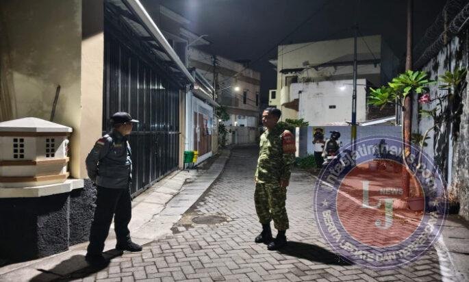 Prajurit Teritorial Hadir di Kegelapan Malam, Piket Koramil 01/Laweyan Gelar Patroli Jaga Kamtibmas