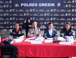 Polres Gresik Ringkus 11 Tersangka Curanmor, Kapolres Langsung Kembalikan Motor Curian kepada Korban