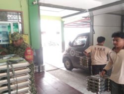 Babinsa Joyotakan Dukung Kelancaran Pendistribusian MBG di SMK Muhamadiyah 1 Surakarta