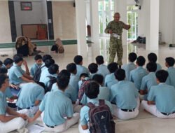 Babinsa Koramil 02/Selogiri Sosialisasikan Penerimaan Prajurit TNI kepada Pelajar SMK PGRI 2 dan MAN 1 Wonogiri