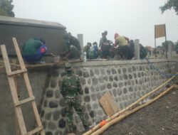 Finishing Pembangunan Jembatan TMMD ke-130 Kodim Ngawi, Satgas Gandeng Warga Ahli Bangunan