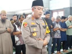 Kapolres Pelabuhan Tanjung Priok Pimpin Salat Jumat dan Sampaikan Khutbah tentang Ikhtiar di Masjid Jami’ Khodamuttaqwa